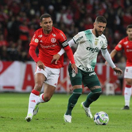 Zé Rafael, do Palmeiras, em jogo contra o Inter pelo Brasileirão