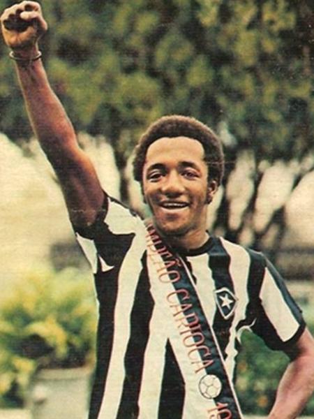 Paulo Cezar Caju com a faixa de campeão carioca de 1971