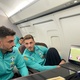 Adversários, goleiros da seleção assistem a Athletico x São Paulo no avião