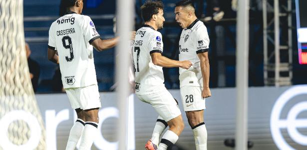 Atlético-MG aproveita falha de Cleiton e vence Bragantino na Sul-Americana