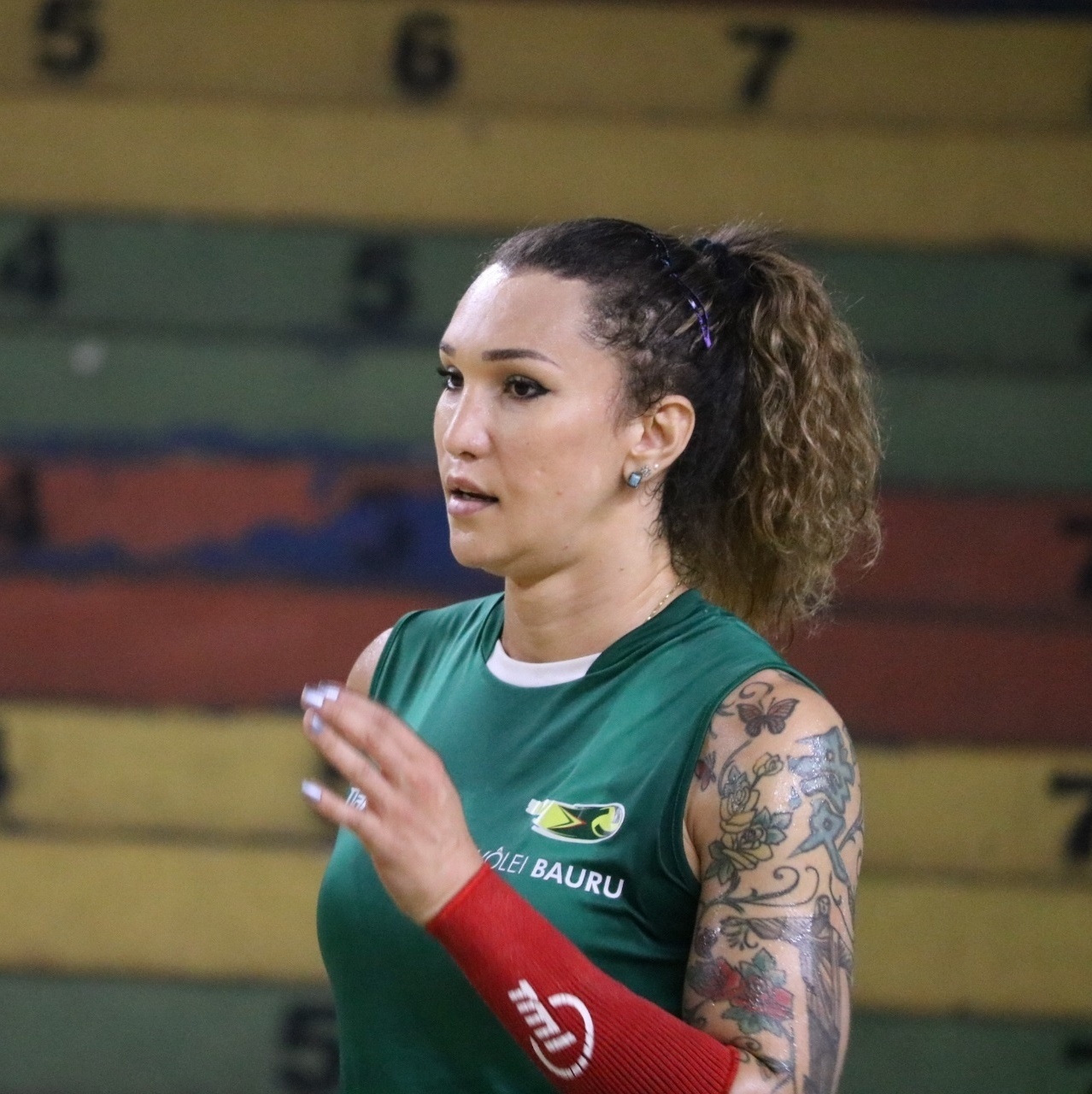 Fundo Meninas Jogando Vôlei Jogo De Salão Evento De Jogo De Mulher