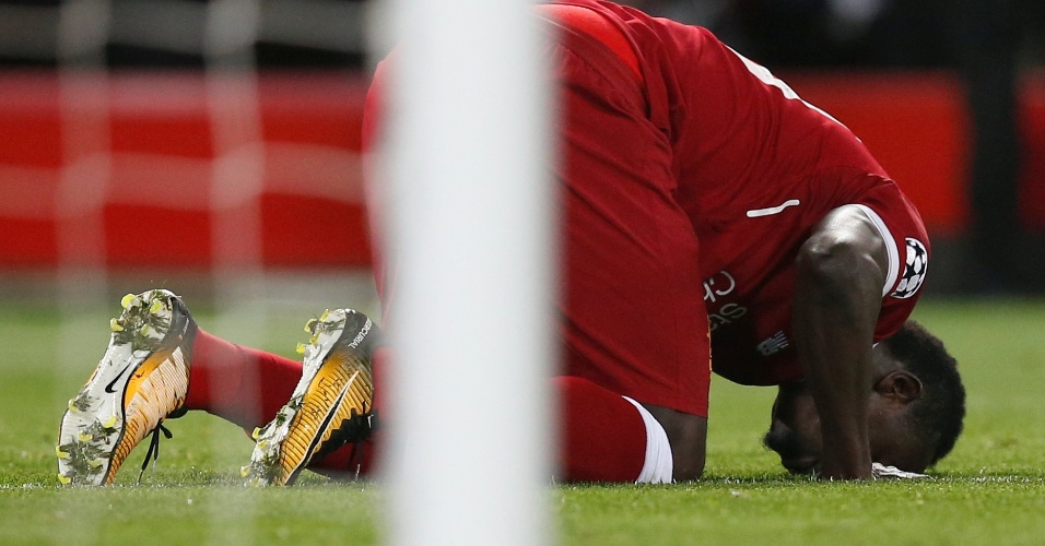 Mané comemora o terceiro gol do Liverpool diante do Manchester City 