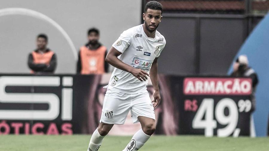 Jorge domina bola durante jogo do Santos - Ivan Storti/Santos FC