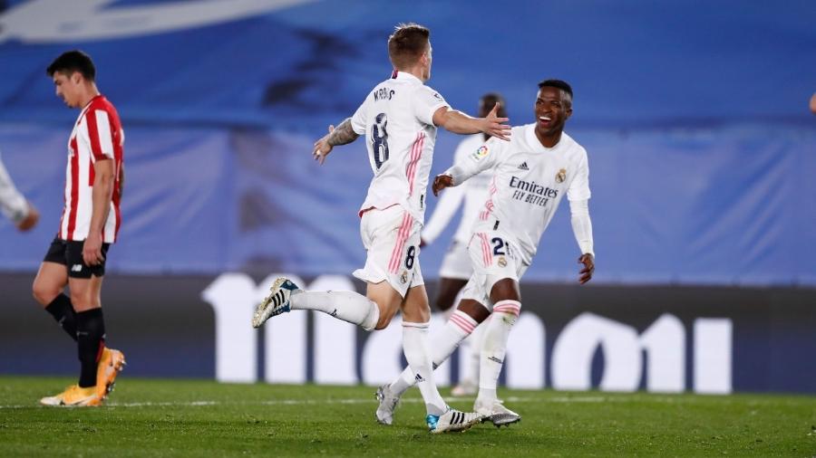 Toni Kroos e Vinícius Júnior comemoram gol do Real Madrid contra o Athletic Bilbao, pelo Campeonato Espanhol - Divulgação/Real Madrid