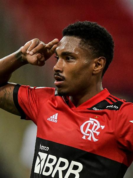 Vitinho comemora gol do Flamengo contra o Volta Redonda, pelo Campeonato Carioca - Thiago Ribeiro/AGIF