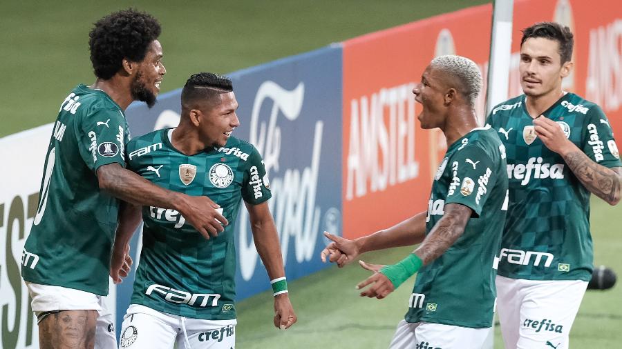 Jogadores do Palmeiras comemoram gol contra o Independiente Del Valle, pela Libertadores 2021 - ESTADÃO CONTEÚDO