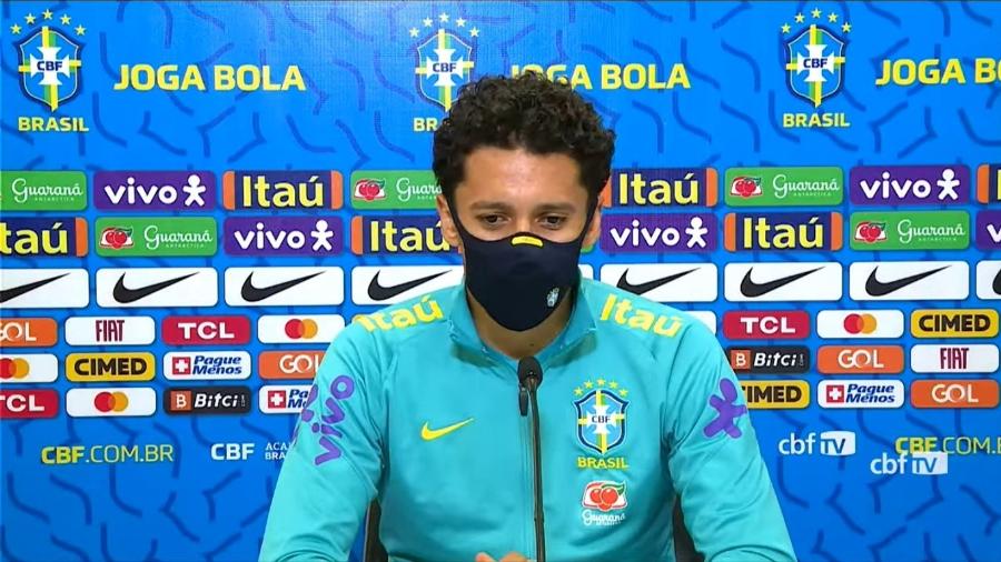 O zagueiro da seleção brasileira Marquinhos durante entrevista coletiva, hoje (7) - Reprodução/CBF TV