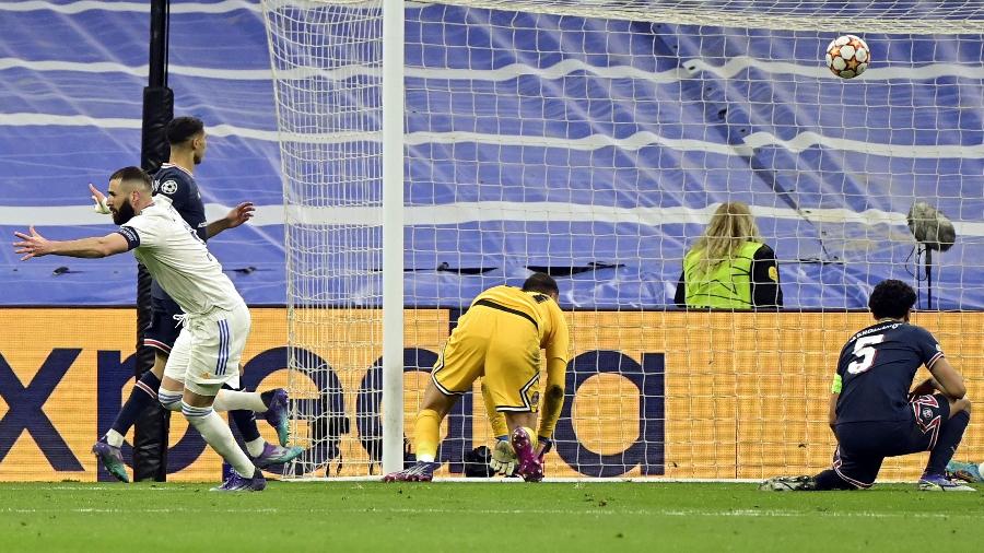 Karim Benzema comemora primeiro gol contra o PSG pela Liga dos Campeões - JAVIER SORIANO / AFP