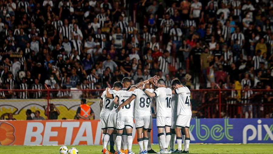 Jogadores do Botafogo reunidos antes do jogo contra o Atlético-GO, pelo Brasileiro - Vitor Silva / Botafogo