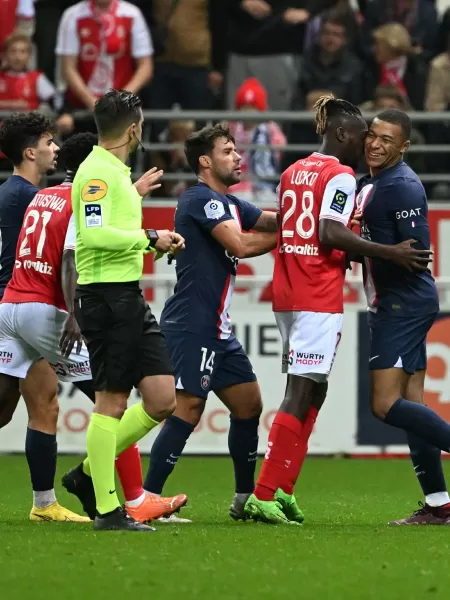 Jogo entre PSG e Reims no Francês Feminino é interrompido por