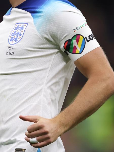 Harry Kane, atacante da seleção inglesa, já havia usado a braçadeira com a mensagem "One Love" durante a Liga das Nações - Jonathan Moscrop/Getty Images