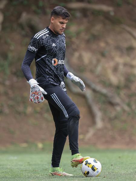 Matheus Mendes, do Atlético-MG, se tornou goleiro por ter Rogério Ceni como ídolo - Pedro Souza/Atlético-MG