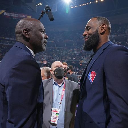 Michael Jordan e Lebron James durante o All Star Game da NBA em 2022