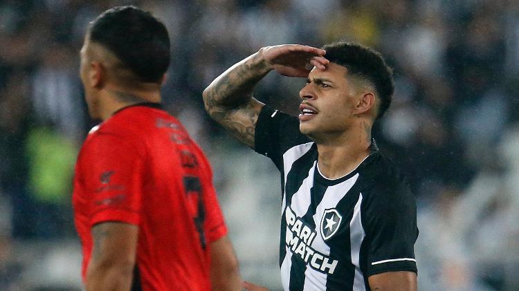 Luis Henrique, do Botafogo, comemora gol marcado sobre o Patronato