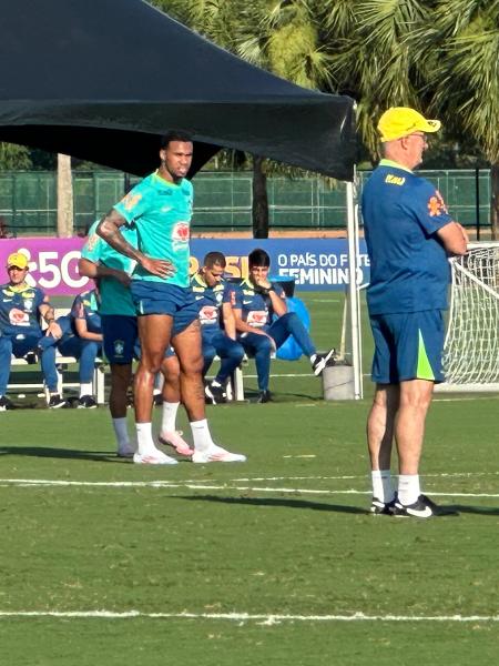 Gabriel Magalhães durante treino da seleção nos Estados Unidos