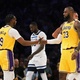 LeBron e Bronny James jogam juntos pelo Lakers na NBA