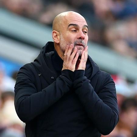 Pep Guardiola, do Manchester City, durante derrota para o Aston Villa, pelo Inglês - Chris Brunskill/Getty