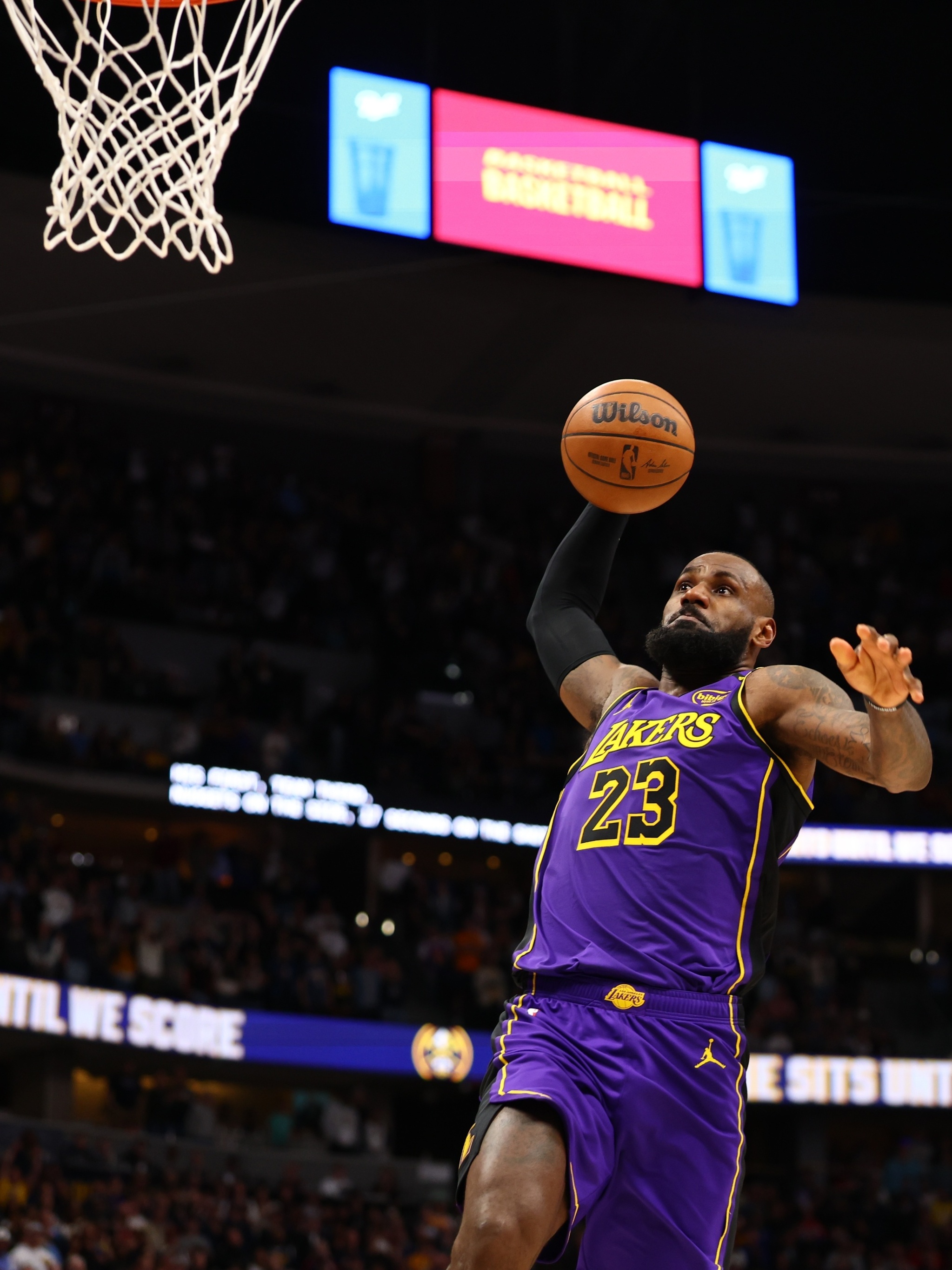 LeBron James quebra mais um recorde histórico de Michael Jordan na NBA