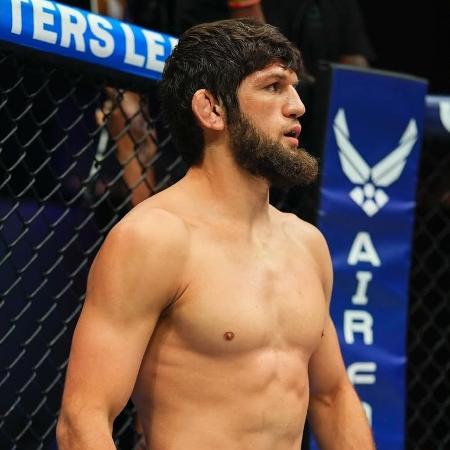 Timur Khizriev, campeão peso-pena da PFL e invicto no MMA Timur Khizriev, campeão peso-pena da PFL e invicto no MMA