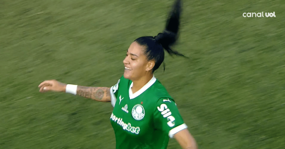 Brena comemora gol do Palmeiras sobre o São Paulo pelo Paulistão Feminino