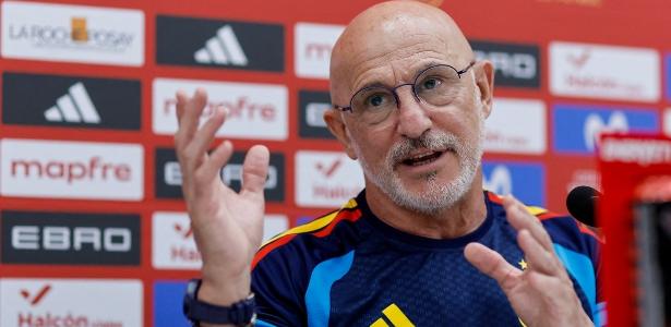 Técnico da Espanha minimiza tropeço em estreia na Copa: '32 jogos invicto'