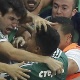 Dudu vai para a torcida depois de fazer o segundo gol do Palmeiras - REUTERS
