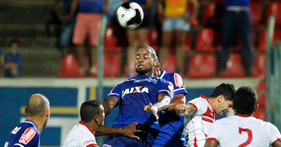 Dedé foi um dos destaques do Cruzeiro na vitória sobre o Tricordiano