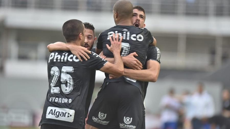 Santos comemora gol contra o CSA na Vila Belmiro - Divulgação/@SantosFC