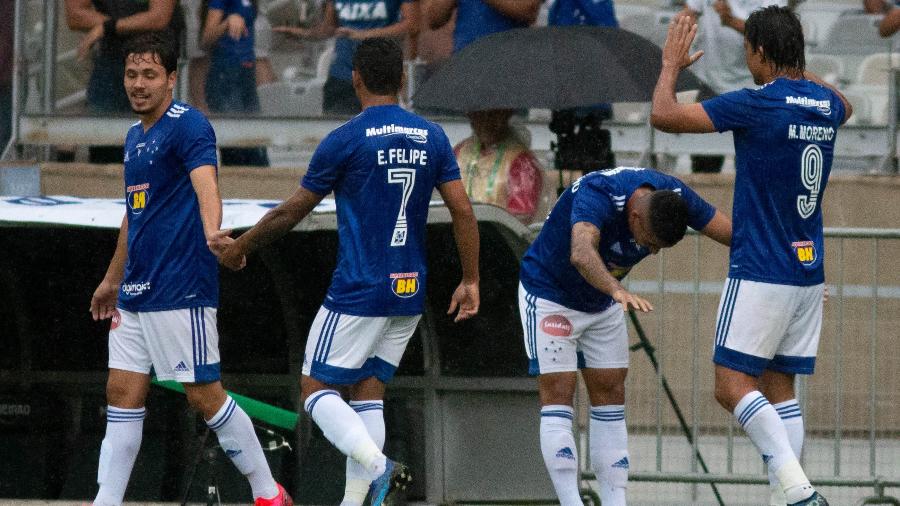 Moreno mostrou rapidez ao dar o bote e roubar a bola antes do primeiro gol do Cruzeiro - Fernando Moreno/AGIF