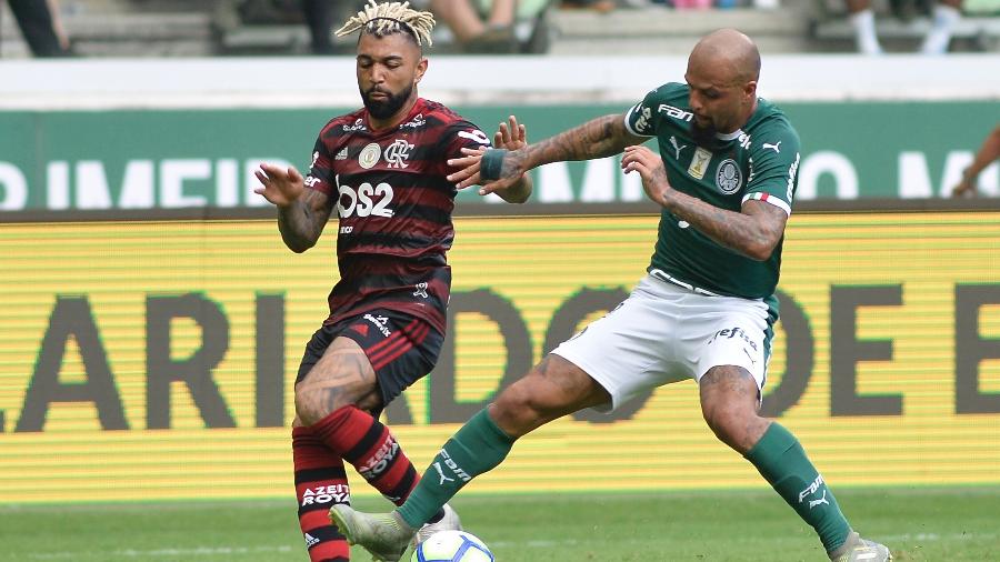 Gabriel Barbosa e Felipe Melo disputam bola em Palmeiras x Flamengo, pelo Brasileirão de 2019 - Bruno Ulivieri/AGIF