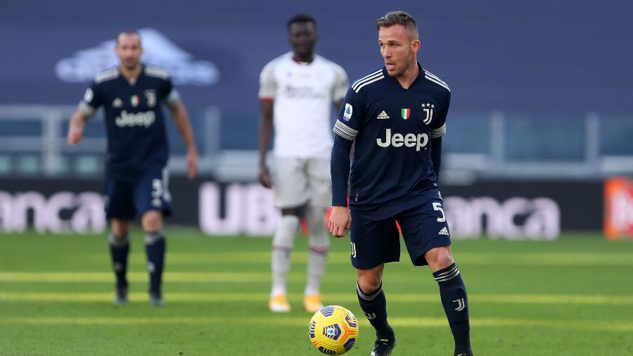 24.01.2021 - Arthur durante partida do Juventus contra o Bologna - DeFodi Images via Getty Images