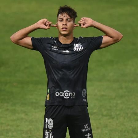 Kaio Jorge tampa os ouvidos ao comemorar gol contra o Olimpia na Libertadores - Ivan Storti/Santos FC