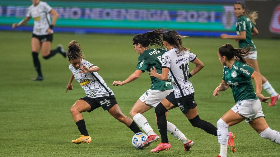 Corinthians - Futebol Feminino - HOJE É DIA DE CORINTHIANS FEMININO E DE  CLÁSSICO! Domingão decisivo, Fiel! Hoje, às 20h, no Allianz Parque, o  Corinthians enfrenta o Palmeiras pela primeira partida semifinal