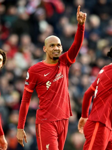 Fabinho celebra gol do Liverpool sobre o Brentford