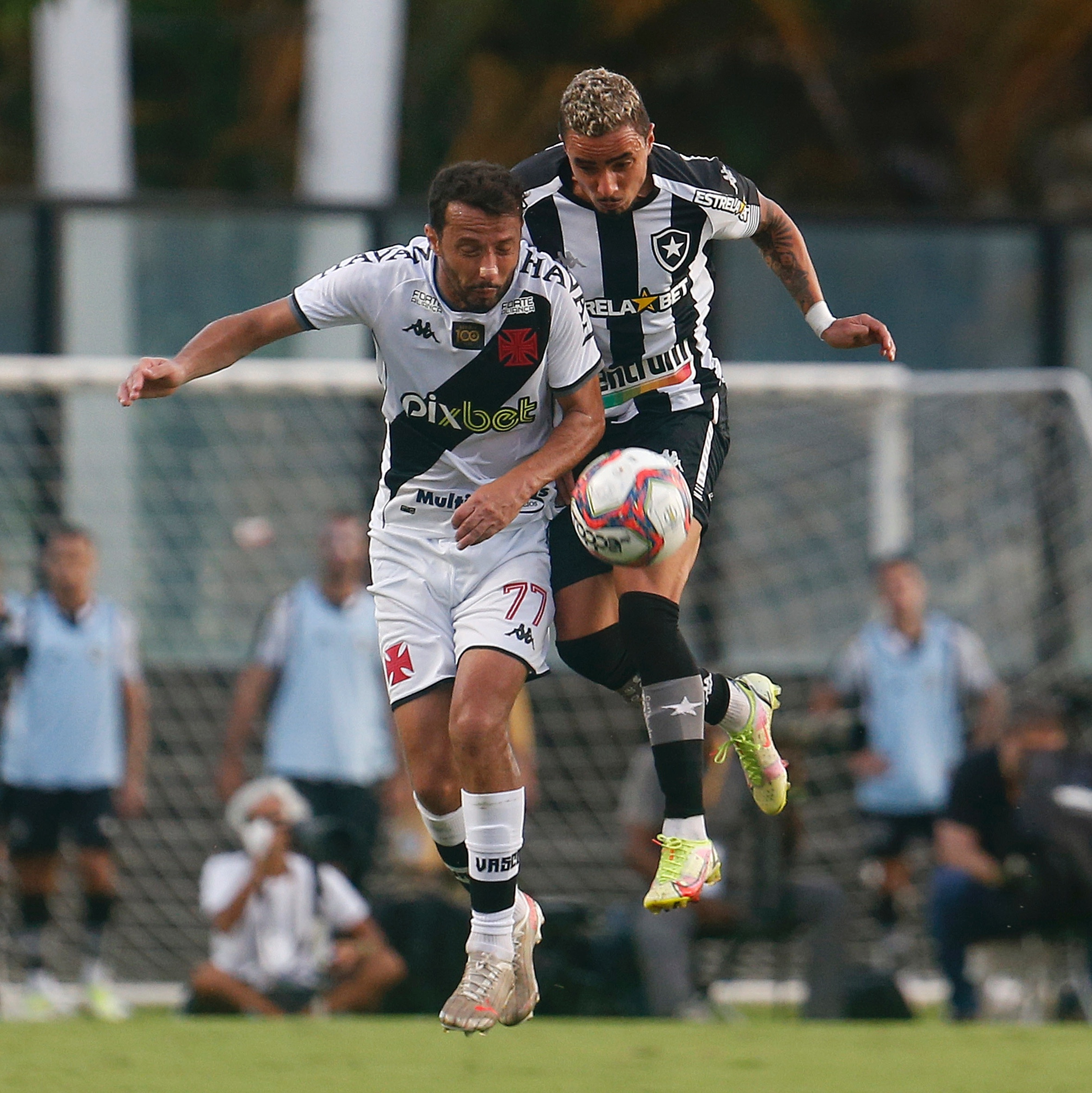 Vasco x Botafogo: onde assistir ao vivo, horário e escalações do jogo pelo  Brasileirão