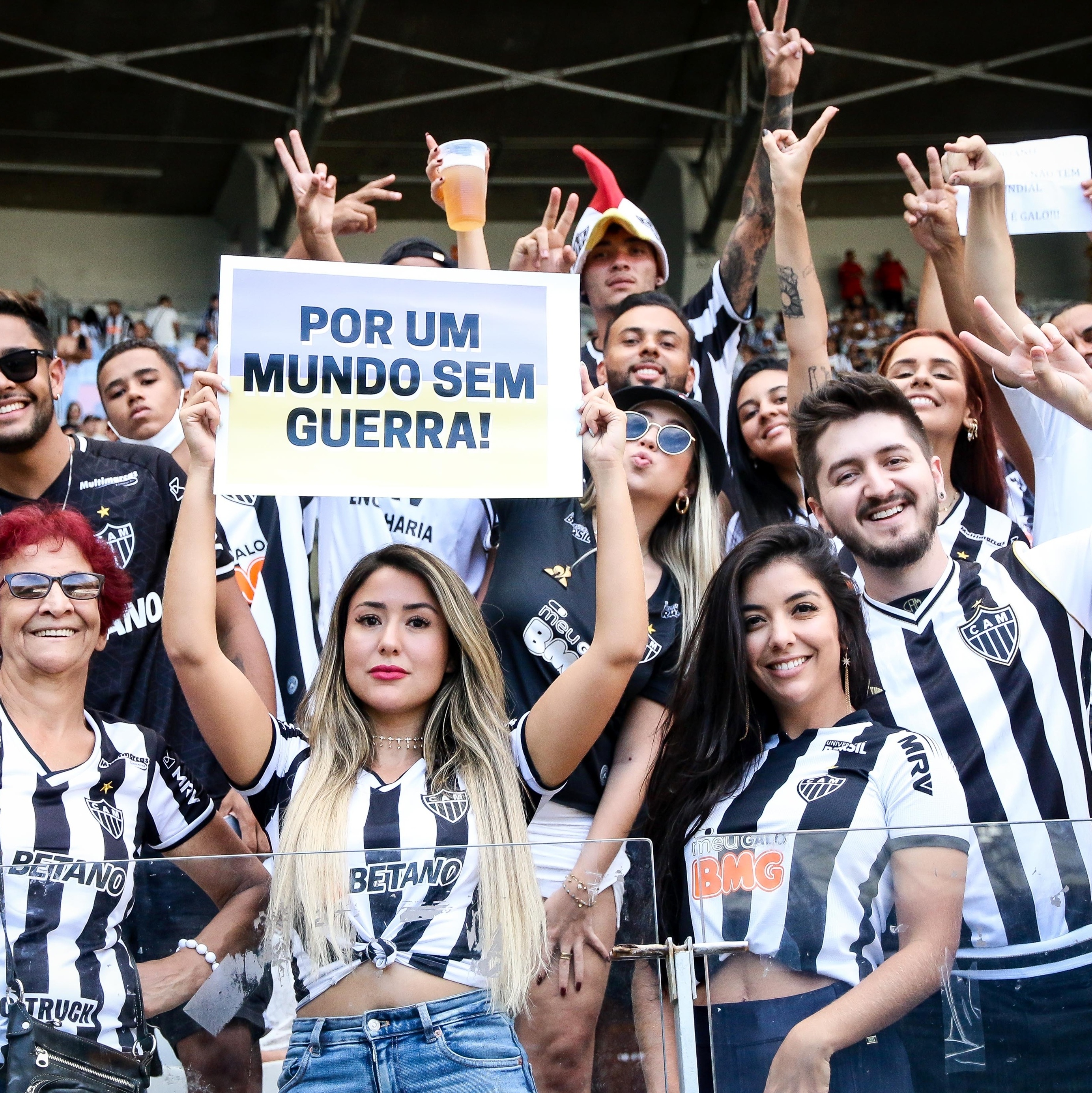 PM de Minas proíbe torcedores do Galo de levar a letra B para o clássico  contra o Cruzeiro, no sábado - Lance!