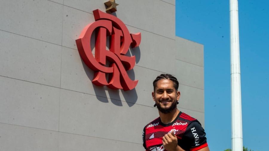Pablo veste pela primeira vez a camisa do Flamengo - Marcelo Cortes/Flamengo