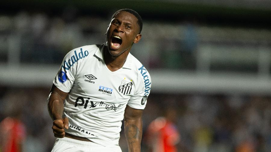 Emelec tem interesse em Bryan Angulo, do Santos