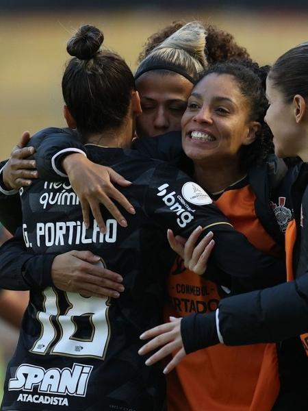 Jogadoras do Corinthians comemoram gol sobre o Always Ready em jogo da Libertadores Feminina - Reprodução/Instagram