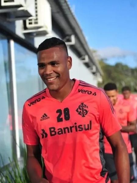 Mikael aguarda oportunidades e conseguiu entrar em forma no Inter - Ricardo Duarte/Inter