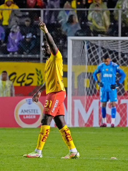 Erick Castillo comemora gol do Aucas contra o Flamengo, pela Libertadores - CRISTINA VEGA/REUTERS