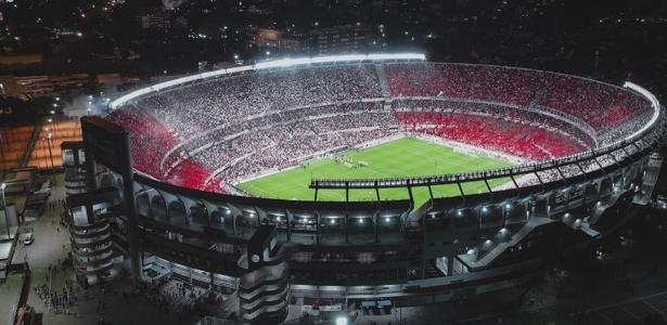 Além de ingressos e camisas: como clubes podem transformar paixão em renda