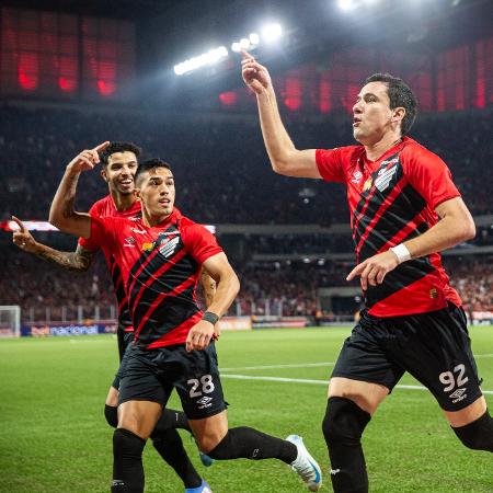 Pablo marcou o primeiro gol do Athletico Paranaense no duelo contra o Cruzeiro, pelo Brasileirão