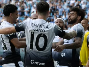 Hugo Souza, Yuri e Memphis brilham em vitória do Corinthians; veja notas