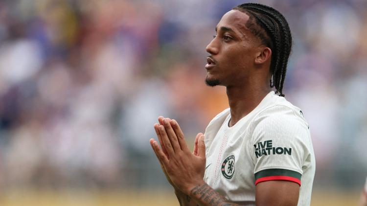 João Pedro, atacante do Chelsea, não comemora após marcar contra o Fluminense no Mundial
