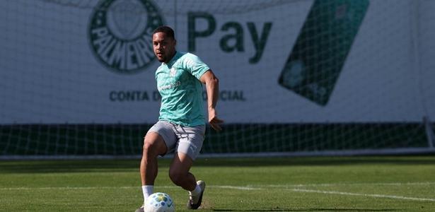 Vitor Roque pode ser relacionado para primeiro jogo após a Copa