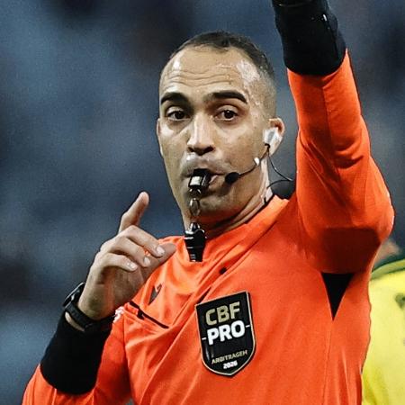 Davi de Oliveira Lacerda foi o árbitro do jogo entre Grêmio e Mirassol pela Copa do Brasil