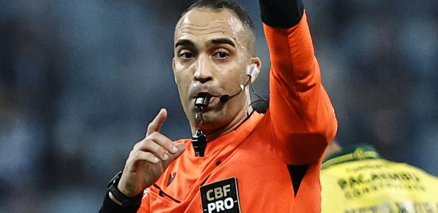 Árbitro de Grêmio x Mirassol relata ofensas após polêmica: 'Ladrão, safado'