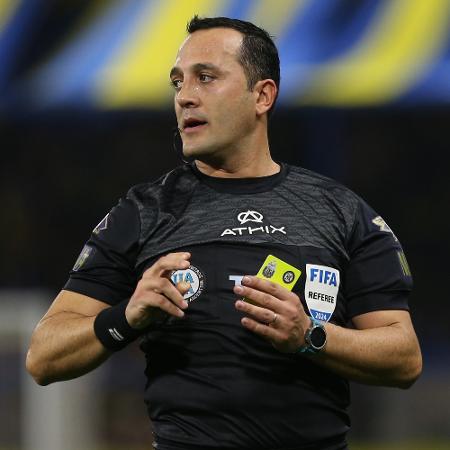 O árbitro Fernando Espinoza
