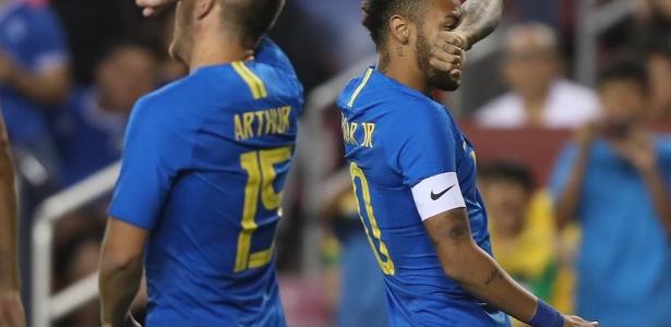 Amizade e 'game' com Neymar explicam 4 meses de contrato de Arthur e Santos